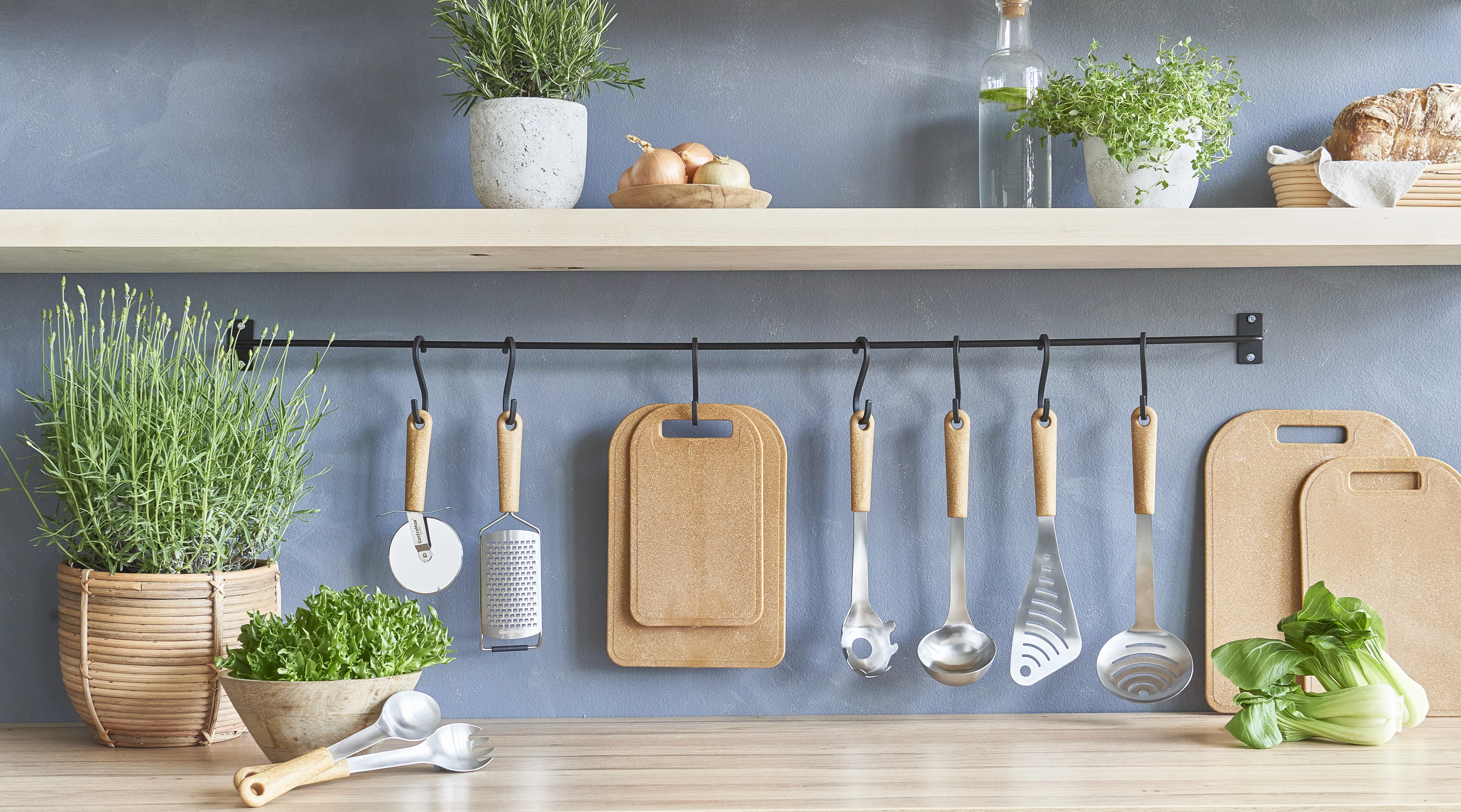 GastroMax™ kitchen utensils and cutting boards made from bioplastic